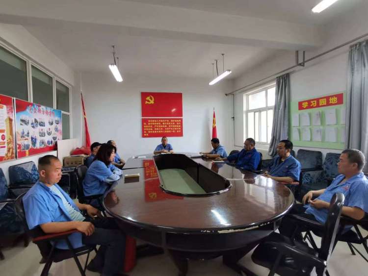 運(yùn)輸采供黨支部召開(kāi)黨員大會(huì)，組織主題教育集中學(xué)習(xí)。